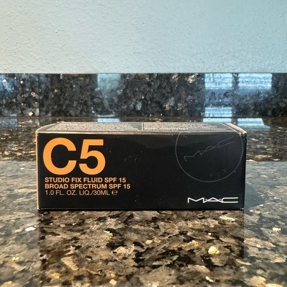 MAC Studio Fix Fluid Foundation C5 - Picture 1 of 4